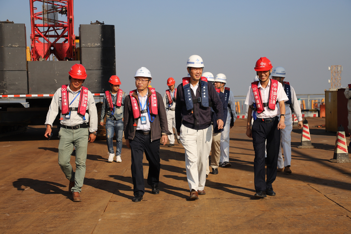 9b7f79f8fbf92e6caad54e538e192773 林总调研指导.jpg