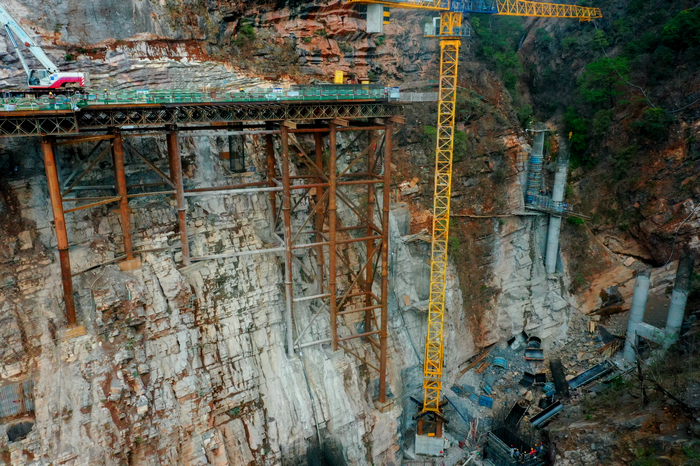 876bd92c38bb554d2a1e4986c1c4c8c2 ½¨ÉèÕߵİ¢¿Ï¶¯´óÇÅ (4).jpg