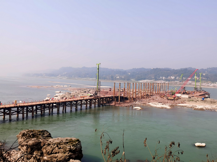 0c1bd5954a0204fd1a7cce940e419833 éÅɽ³¤½´óÇÅÊ©¹¤ÏÖ³¡ (1).jpg