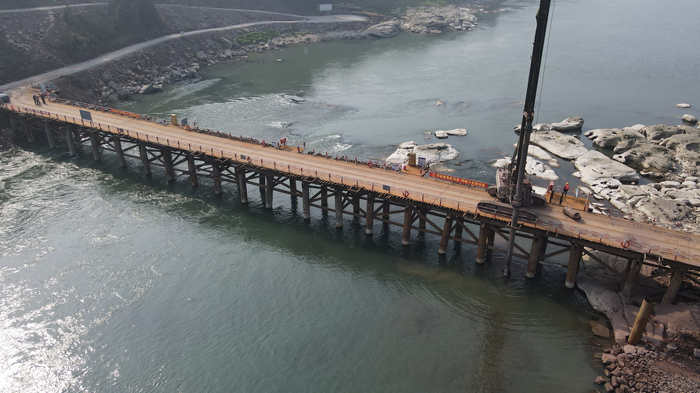 6cb4a15867868bbc71c620a0538b4ab2 éÅɽ³¤½´óÇÅÊ©¹¤ÏÖ³¡ (4).jpg