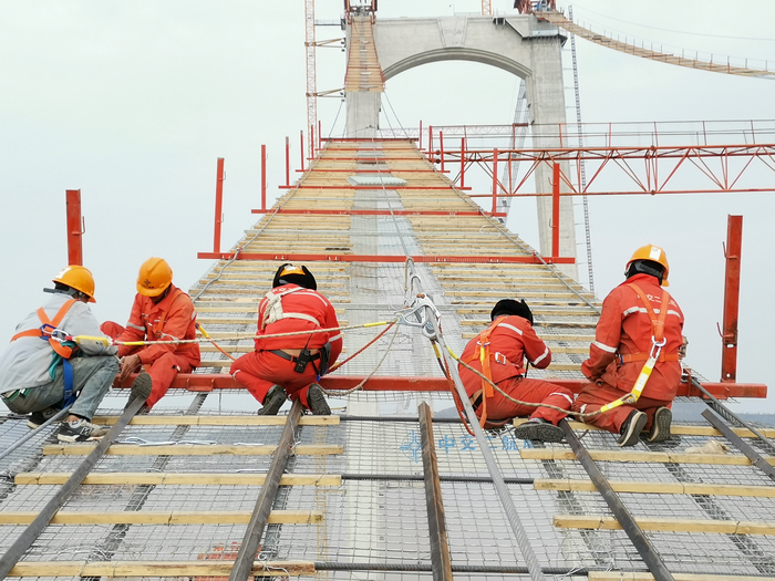 6e7dd20b508da8916a0ded72f4f36acf 猫道施工5.jpg