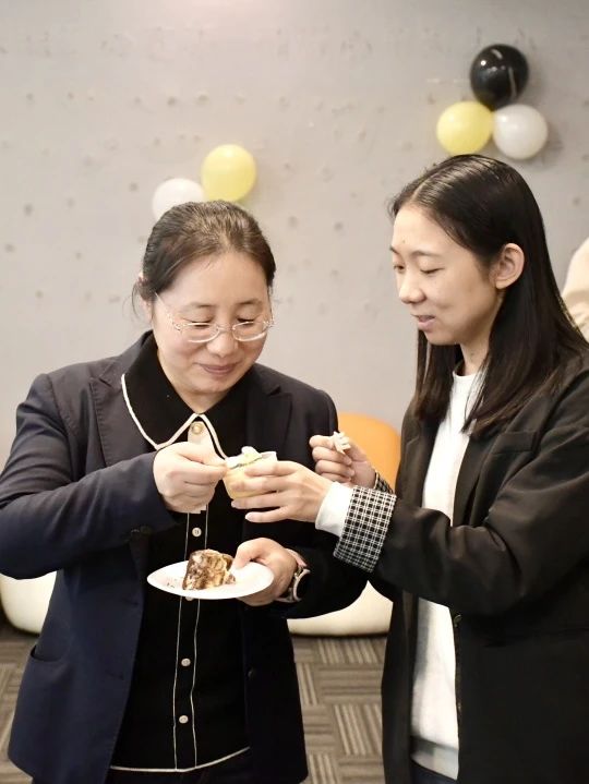 1742287056621 0216035646