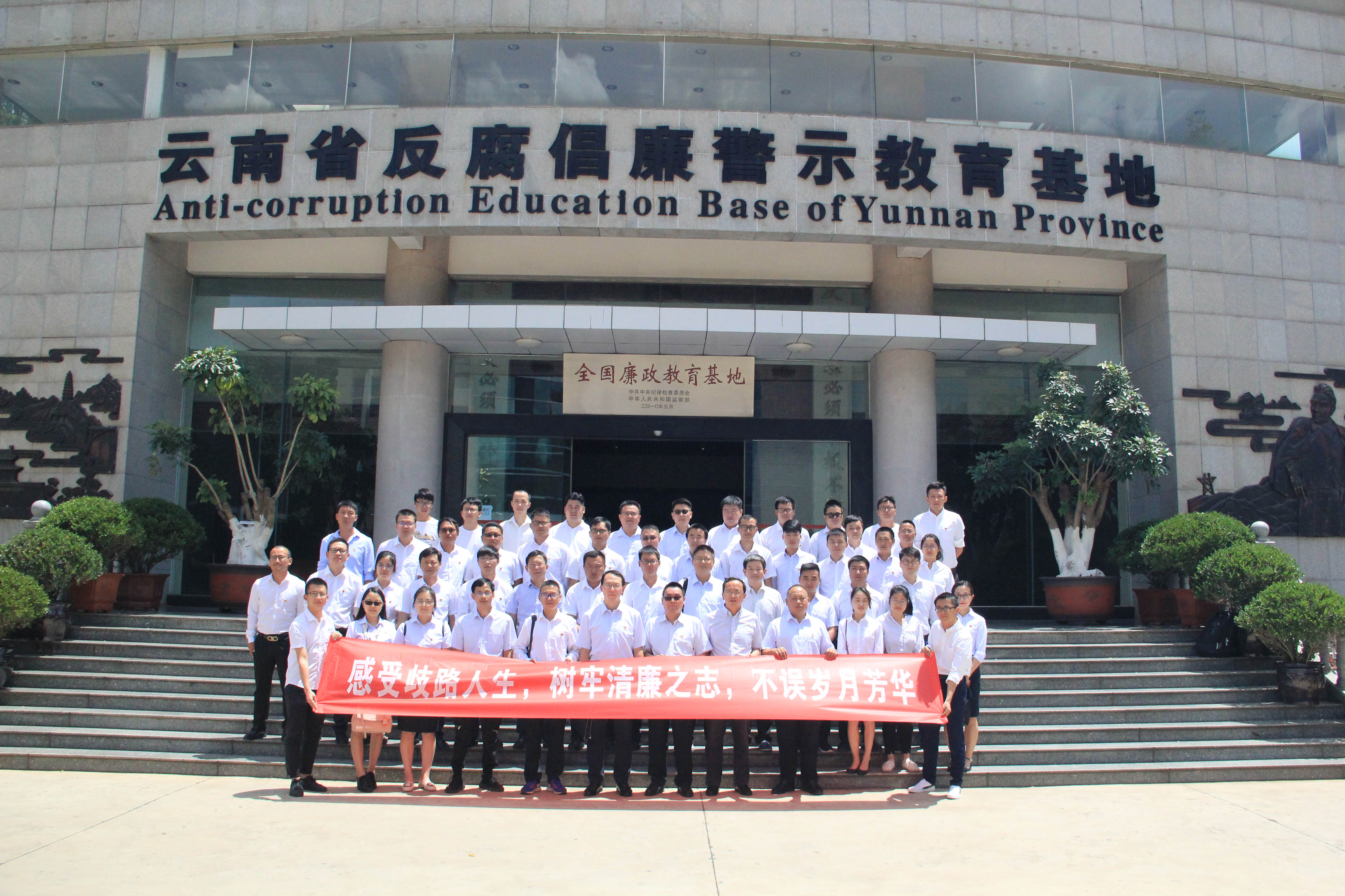 ���н�����ʾ����